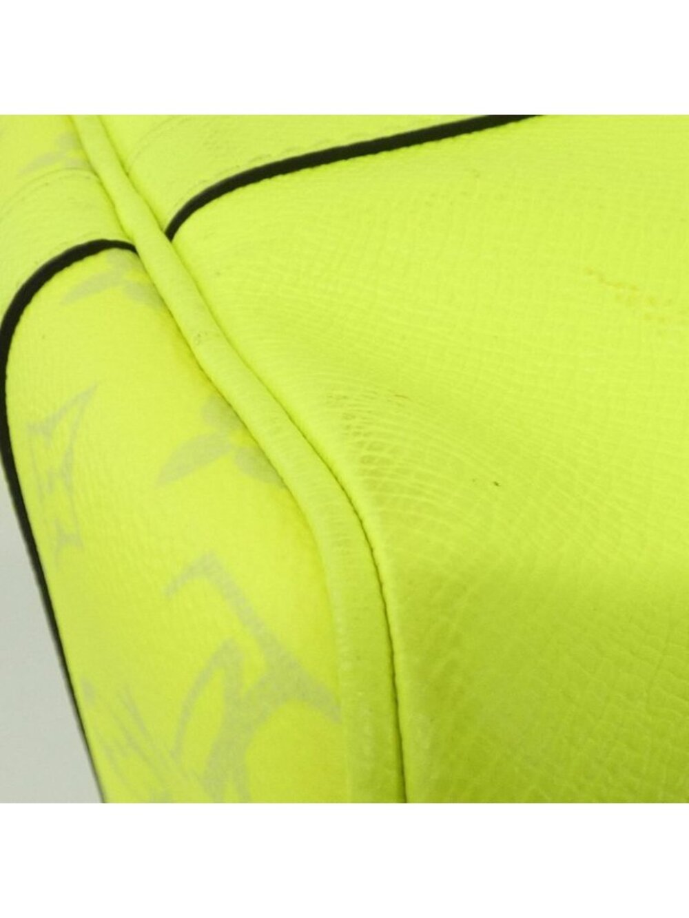 Louis Vuitton Taiga Llama Keepall Bandouliere Bag Neon Yellow - Picture 4 of 9